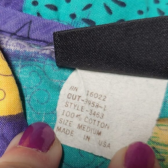 Vintage New Fashion Size Medium Abstract Blouse
Lot I - Picture 4 of 9